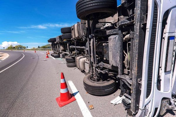 truck-accident-vehicle-flip-min-1024x683 (1)